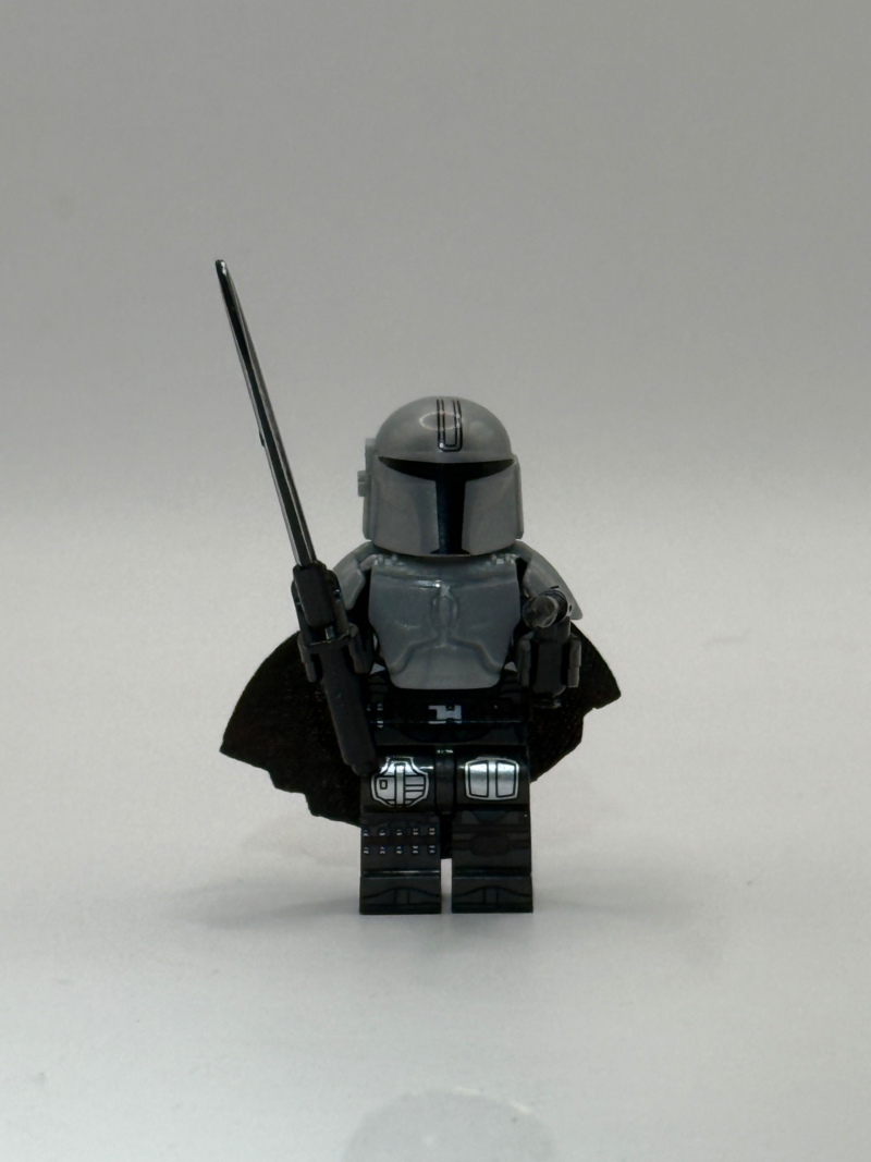 LEGO Star Wars The Mandalorian (Din Djarin) Minifigure with Darksaber