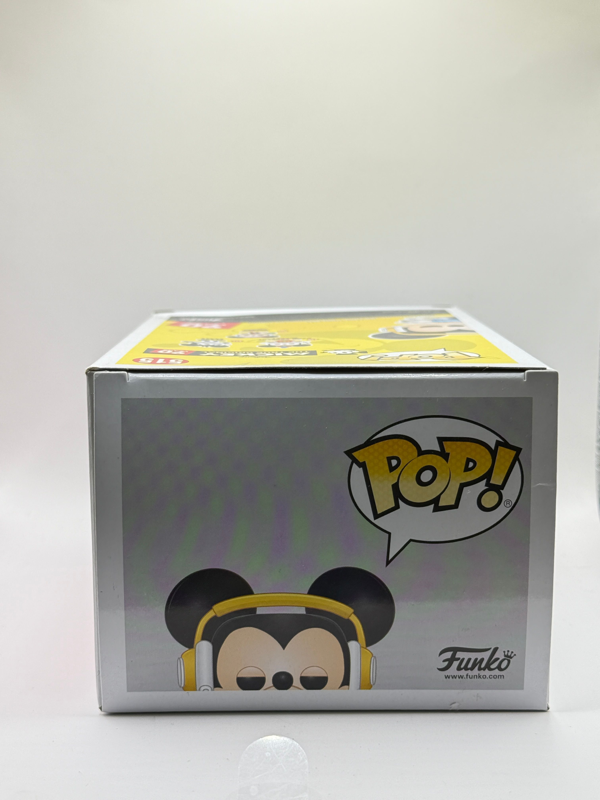 Funko Pop! Disney Mickey The True Original 90 Years Gamer Mickey (GameStop Exclusive) #515 - Image 5